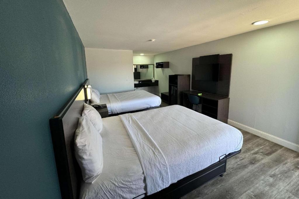 Rodeway Inn West Memphis Bagian luar foto