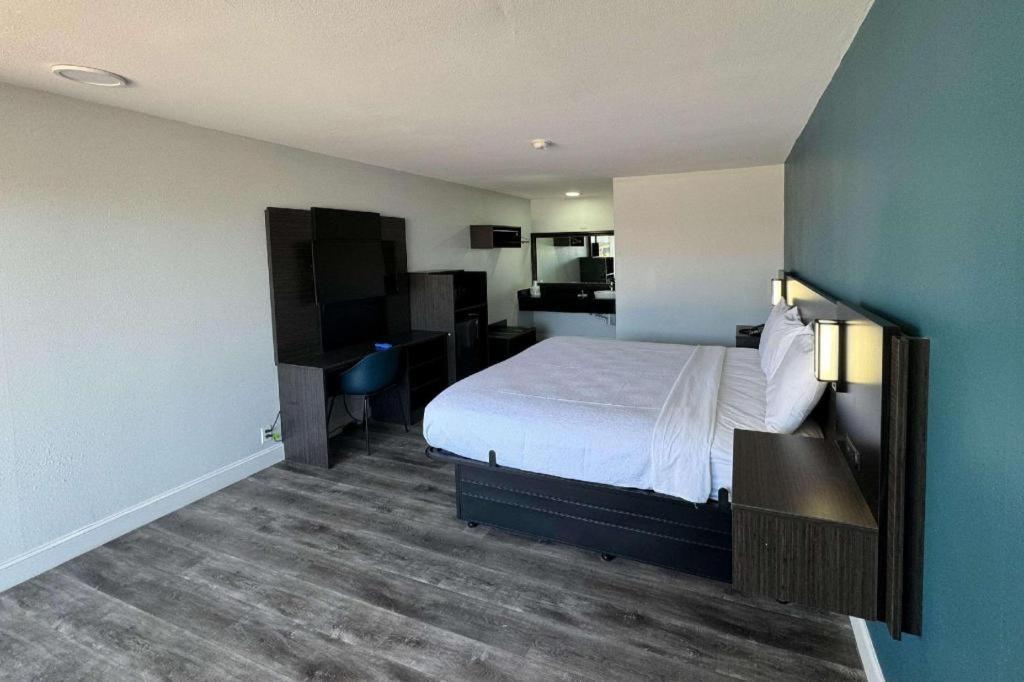 Rodeway Inn West Memphis Bagian luar foto
