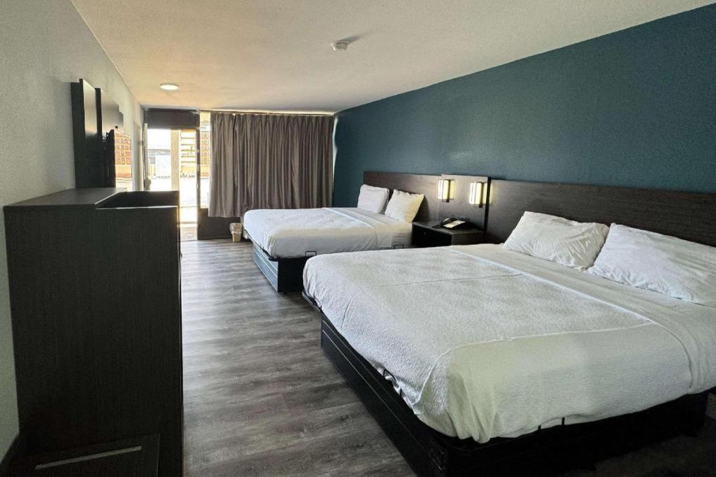Rodeway Inn West Memphis Bagian luar foto