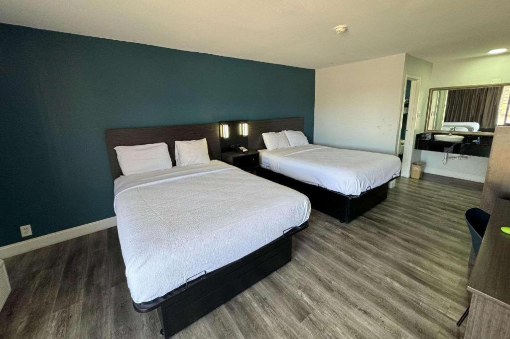 Rodeway Inn West Memphis Bagian luar foto